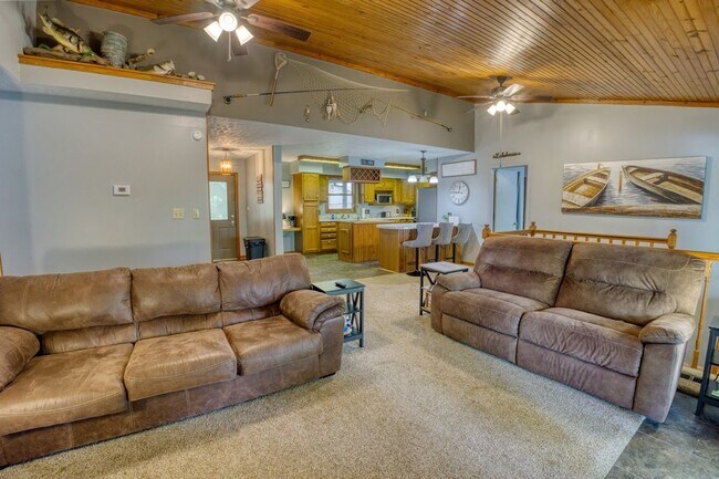 Building Photo - Monthly Waterfront Cabin with Slip