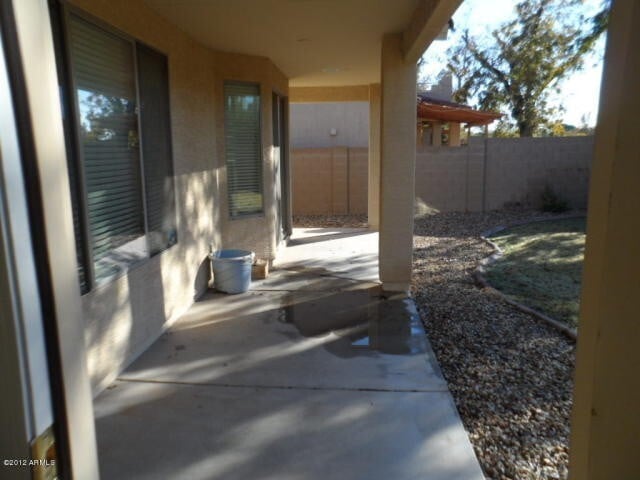 Building Photo - Large 3 Bedroom Split Floor Plan with a Great Room !