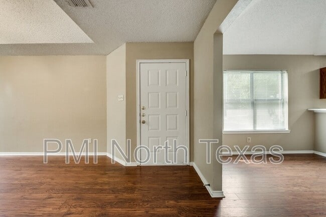 Building Photo - 2701 London Ct