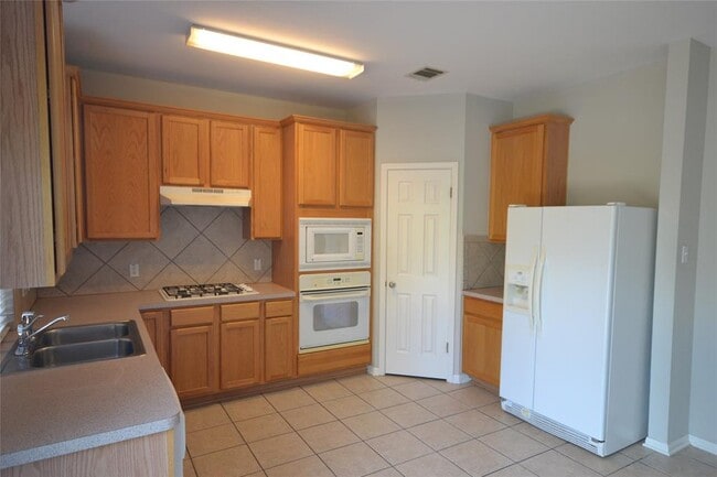 Building Photo - 1501 Encino Dr