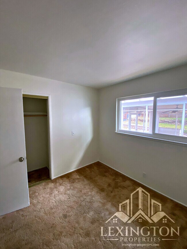 Building Photo - 5304 Ronnie St