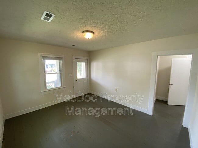 Building Photo - 318 3rd St