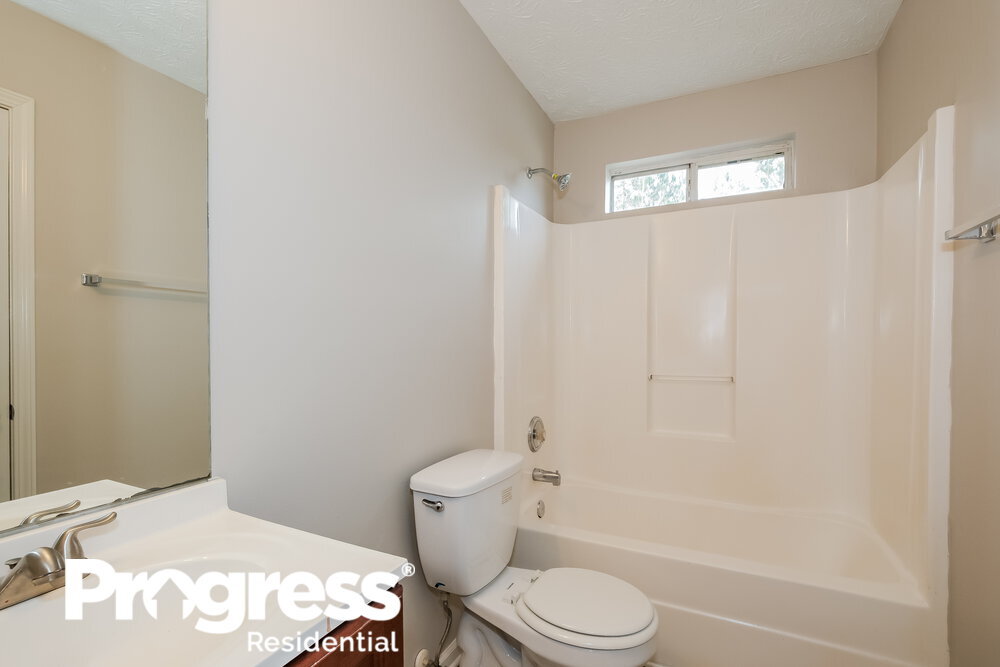 Building Photo - 458 Old Tree Dr