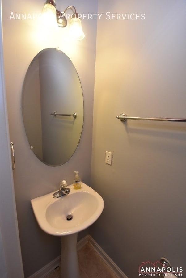 Building Photo - 8203 Barrington Ct