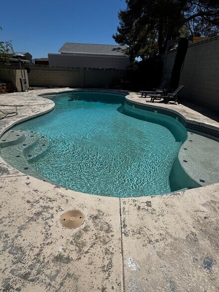 Building Photo - 414 Sunburst Dr