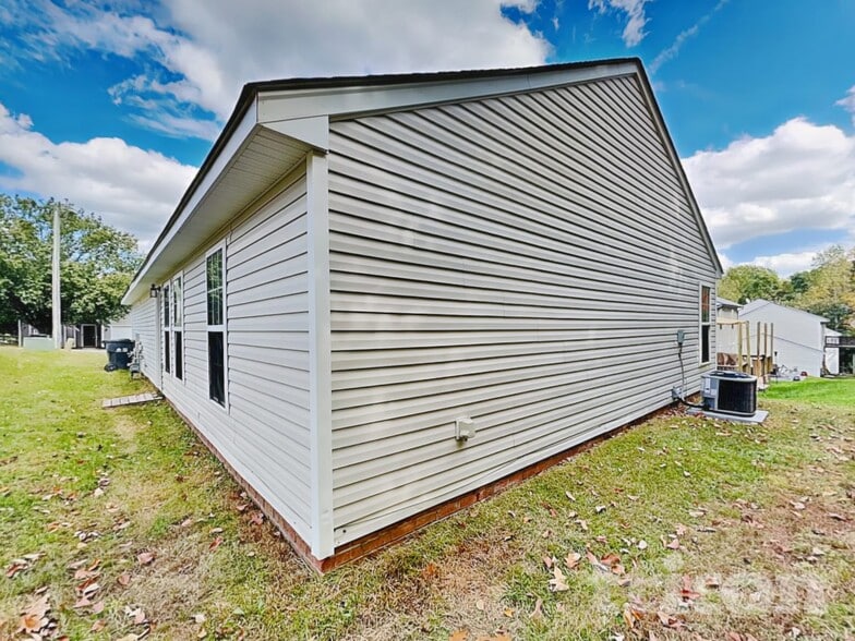 Building Photo - 1027 Alston Hill Dr