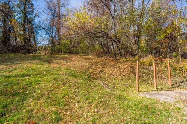 Building Photo - MOVE IN SPECIAL! SCORE HALF OFF 1ST MONTH'...