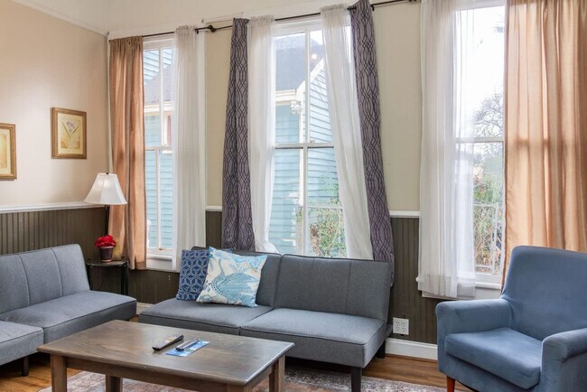 Building Photo - 737 3rd Ave