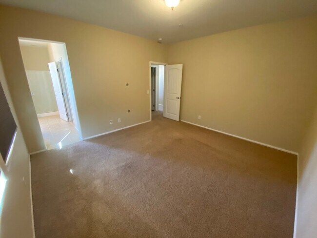 Building Photo - Wonderful 4 bed/2.5 bath home located in the NW area of Las Vegas