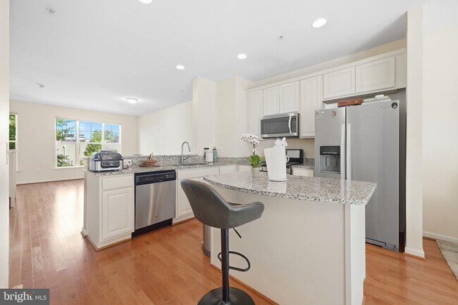 Building Photo - 1571 Renate Dr