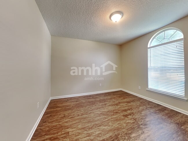Building Photo - 11753 Donato Dr