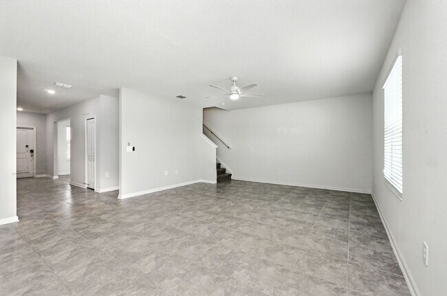 Building Photo - 4 Bed / 2.5 Bath Home – Available Septembe...