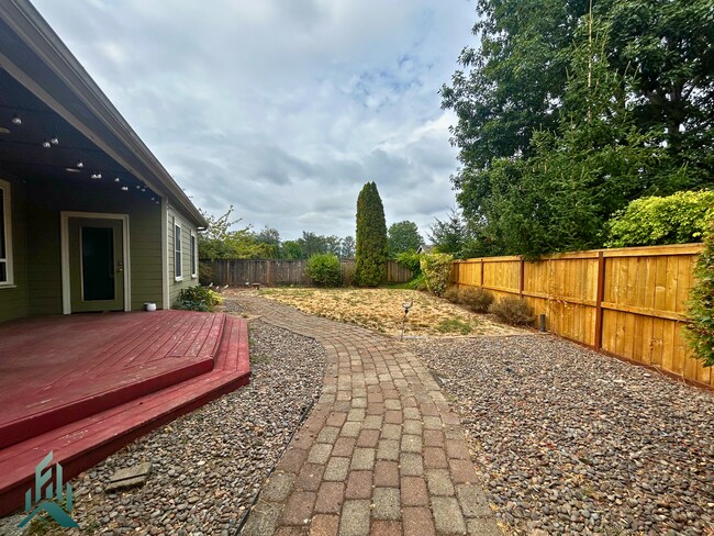 Building Photo - Modern and Spacious 3 Bed/2.5 Bath Home