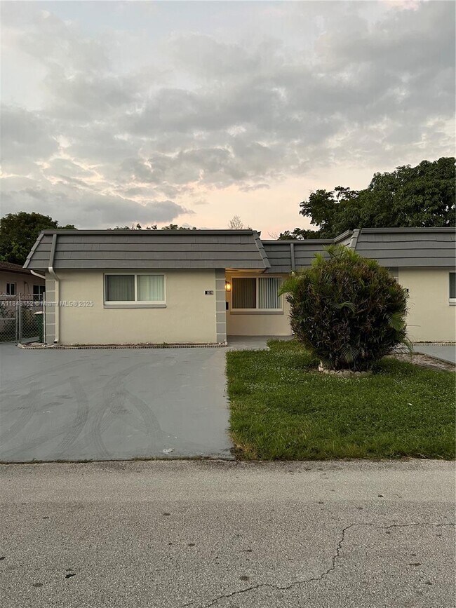 Primary Photo - 7407 NW 76th Ct