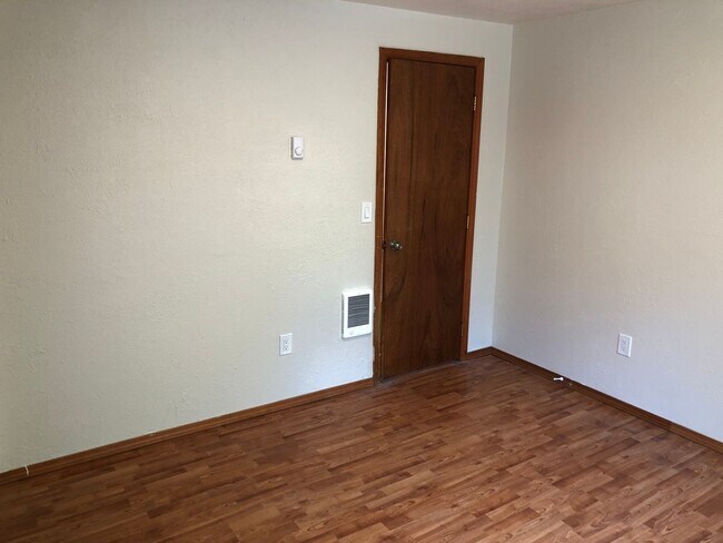 Building Photo - 2660 Edison St