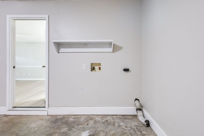 Building Photo - Well-Maintained 3BR, 2BA Home with 1-Car Garage