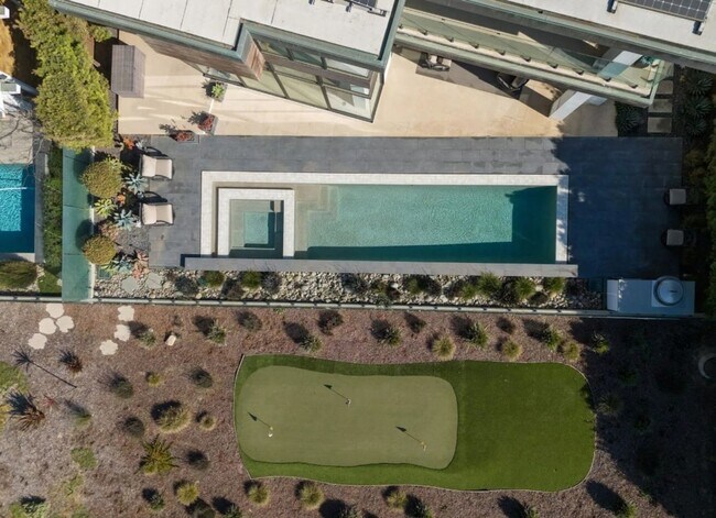 Building Photo - Luxury Coastal Escape w/ Resort-Style Amen...