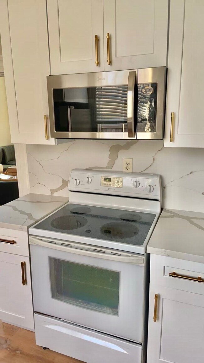 Building Photo - 1427 Church St