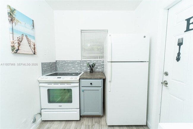 Building Photo - 1215 NE 127th St