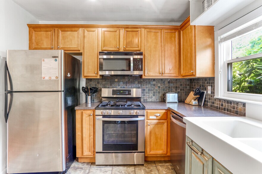 Building Photo - 2489 Semmes St