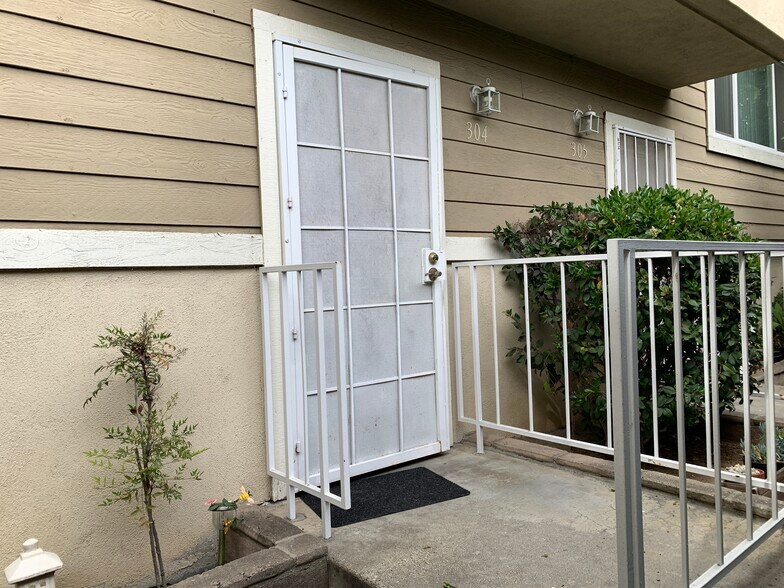 Building Photo - 15220 S Normandie Ave