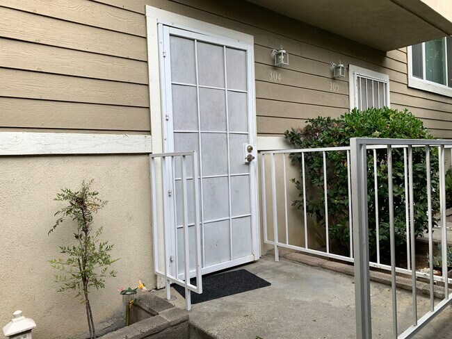 Building Photo - 15220 S Normandie Ave