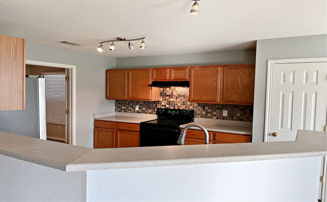 Building Photo - 4400 Lloyd Dr
