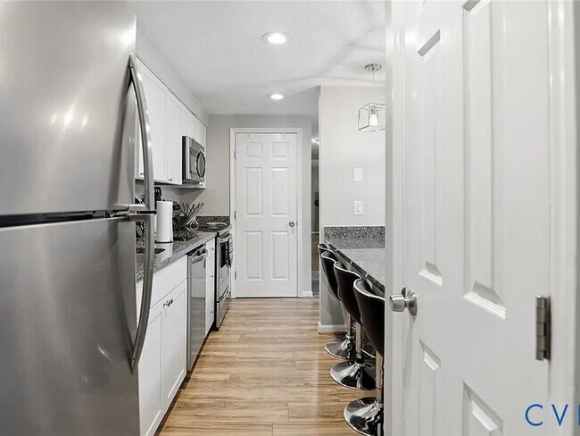 Building Photo - 7604 Roscommon Ct