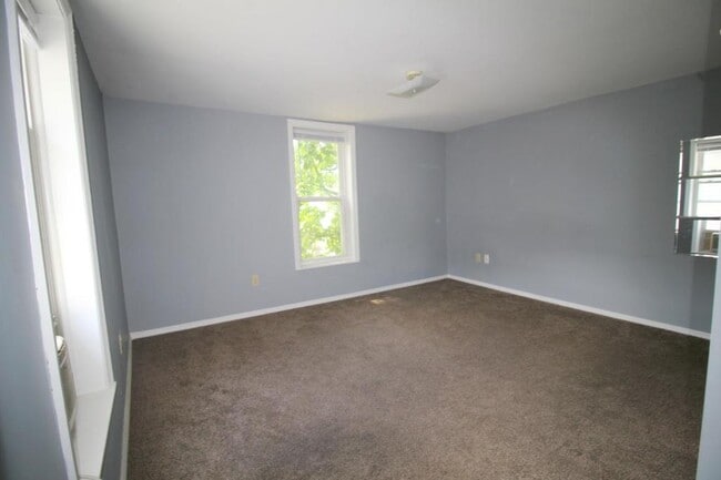 Building Photo - 2584 Deming Ave