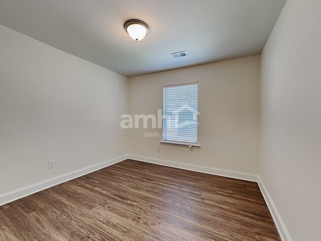 Building Photo - 5060 Hudson Vly Dr