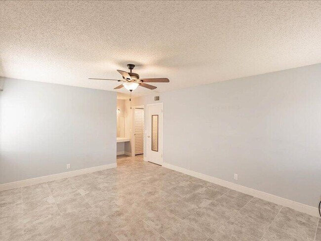 Building Photo - 231 Pine HOV Cir