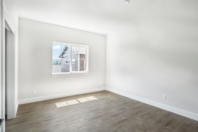 Building Photo - *SPECIAL REDUCED SECURITY DEPOSIT* New 2 Bed/1 Bath Duplex Apartment with Two Car Garage - Westsi...