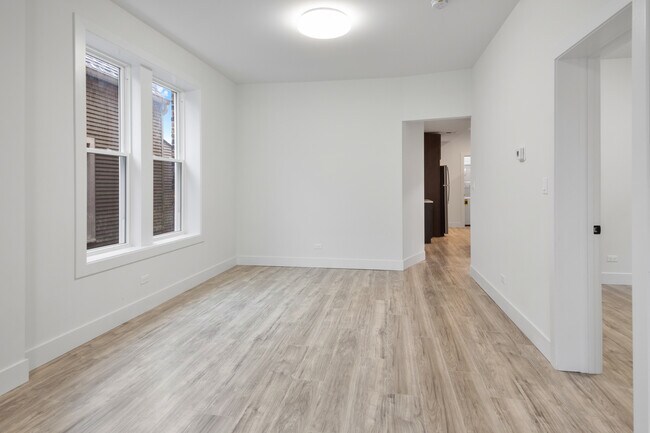 Building Photo - 1921 W Summerdale Ave