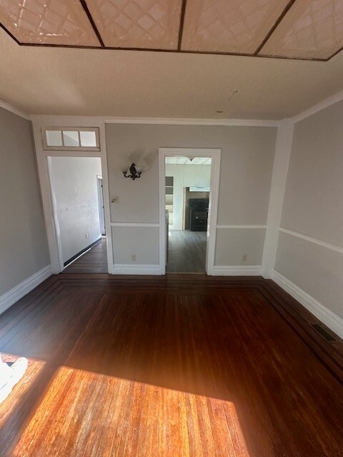 Building Photo - 227 E Walnut St