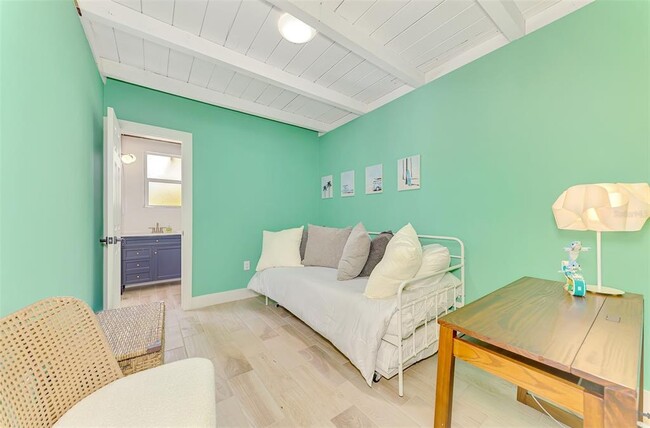 Building Photo - 5253 Avenida Del Mare