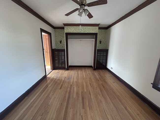 Building Photo - 3152 N Linder Ave