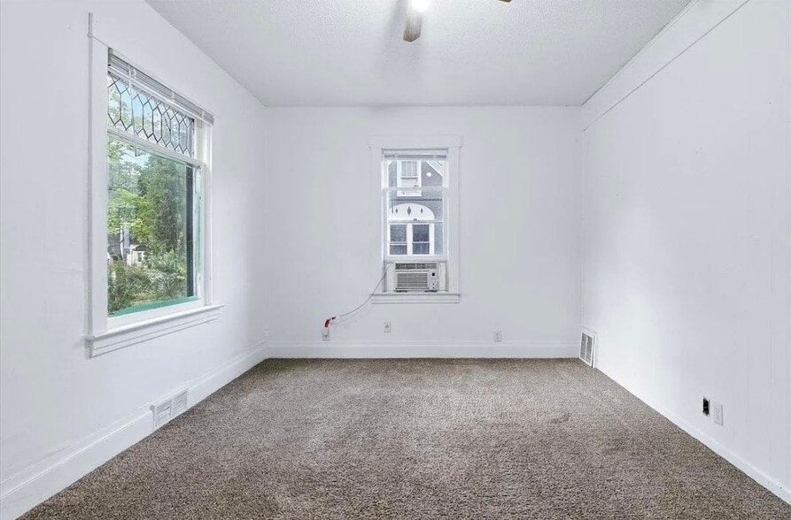 Building Photo - 612 7th Ave S