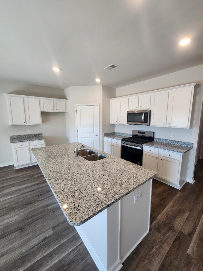 Building Photo - 227 Londonshire Dr