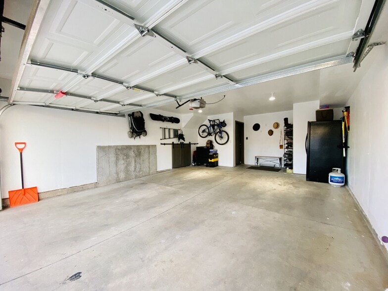 Building Photo - 697 180 N