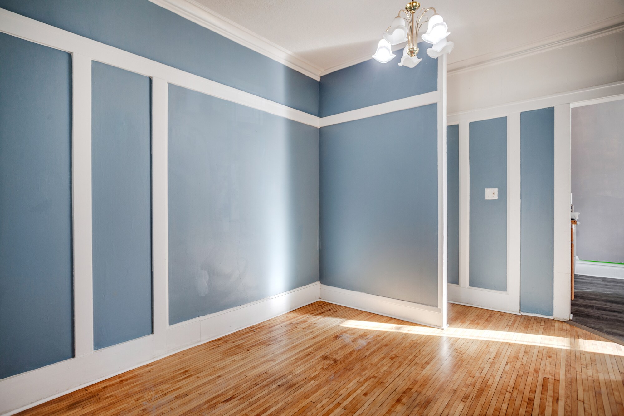 Building Photo - 1523 W Lake St