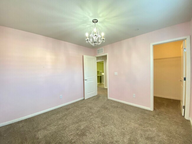 Building Photo - 3621 Vino Biano Ave