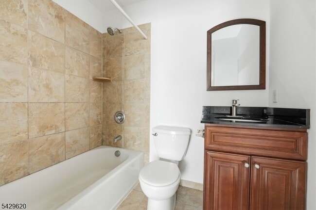 Building Photo - 594-596 Jefferson Avenue Unit 104