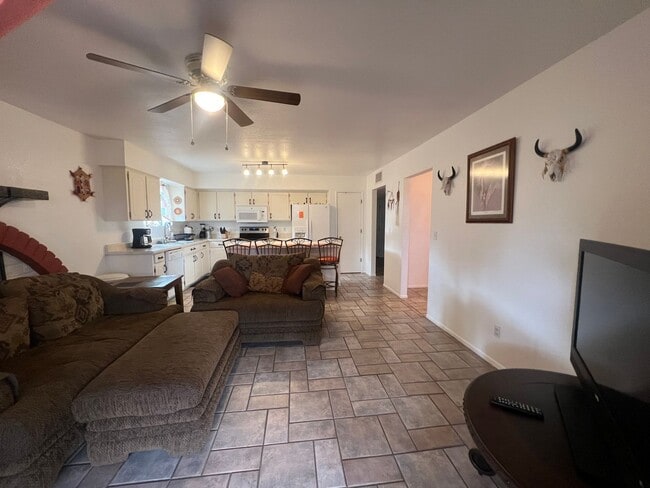 Building Photo - 3-bedroom 2 baths home