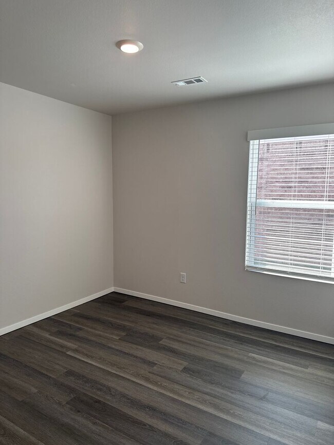 Building Photo - *Preleasing Now!- Three Bedroom | Two Bath Home in Barberry Court