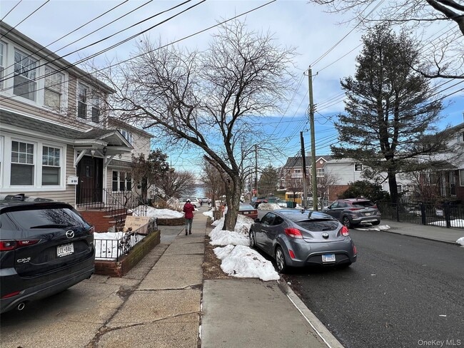 Building Photo - 5-14 College Pl