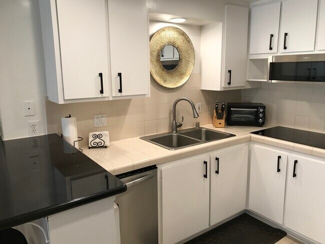 Building Photo - 1299 Cordova St