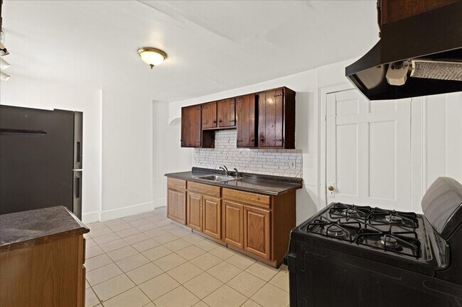 Building Photo - 2802 N Constitution Rd