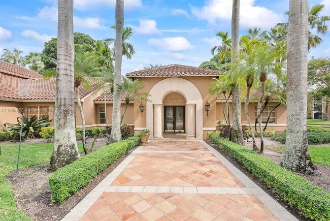 Building Photo - 4852 N State Rd 7