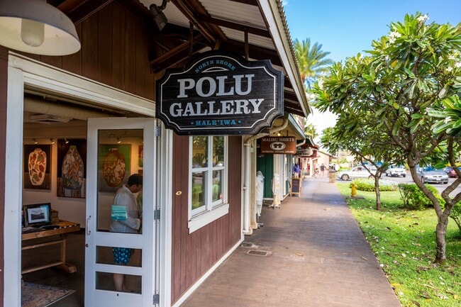 Building Photo - Estate on 1 acre 3 bedroom 2.5 baths and attached 2 car garage