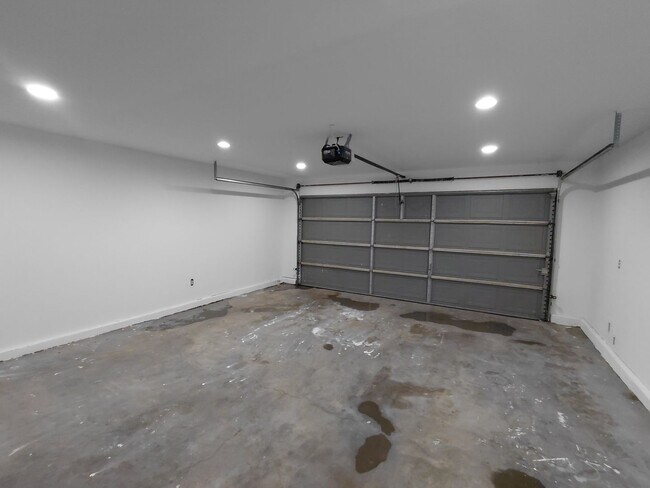 Building Photo - 936 Alameda St